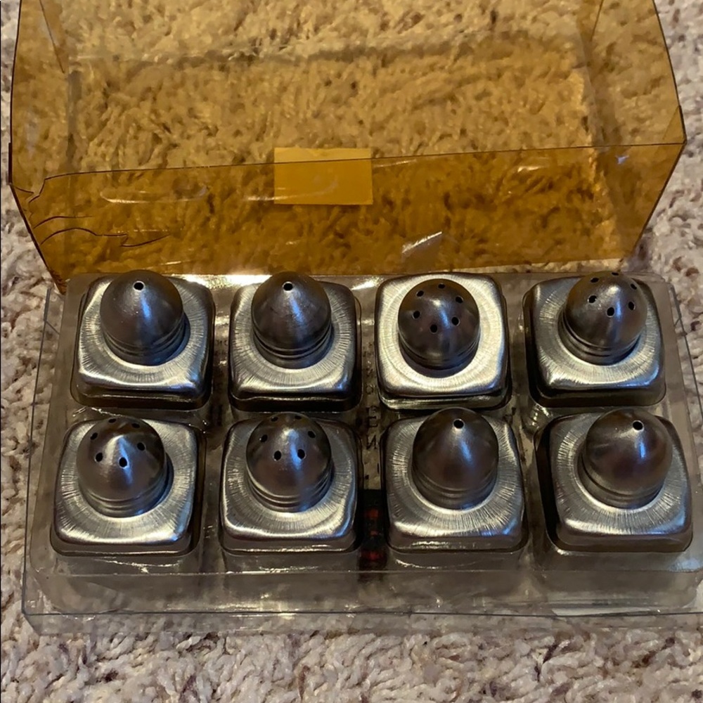 Set of 8 mini salt and pepper shakers